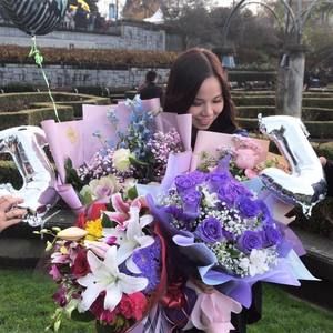 Meet your Posher, Julia